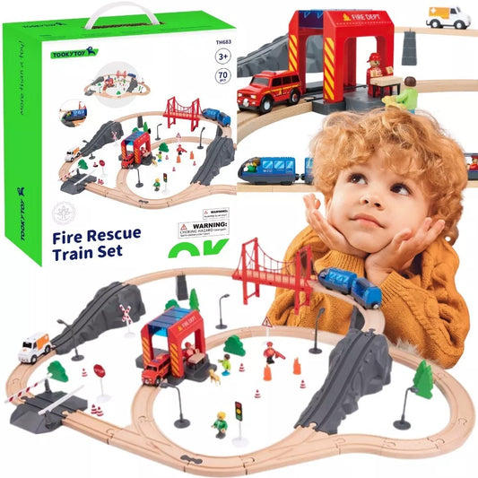 Tooky Toy medinis elektrinis gaisrinės traukinio rinkinys su garso efektais, 70 vnt