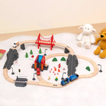 Tooky Toy medinis elektrinis gaisrinės traukinio rinkinys su garso efektais, 70 vnt