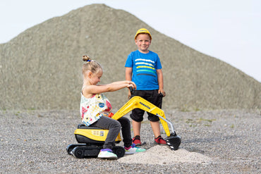 Falk Komatsu ekskavatorius–stumdukas su 360° kabina ir apsauginiu šalmu
