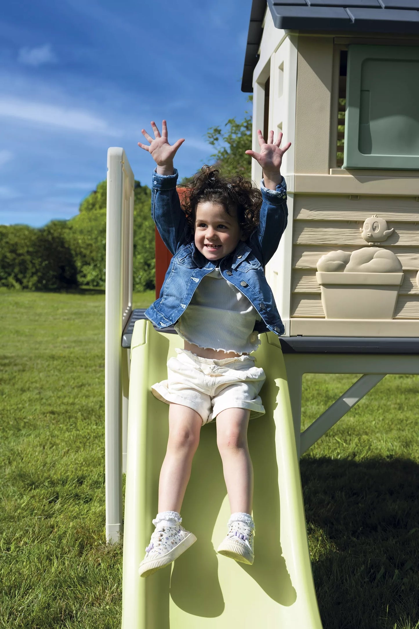 Smoby namelis ant polių su čiuožykla