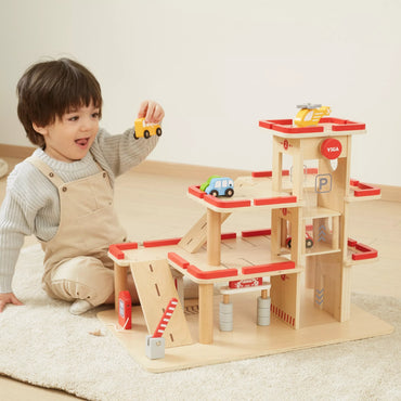 VIGA medinė automobilių stovėjimo aikštelė su liftu 4 automobiliams ir sraigtasparniu