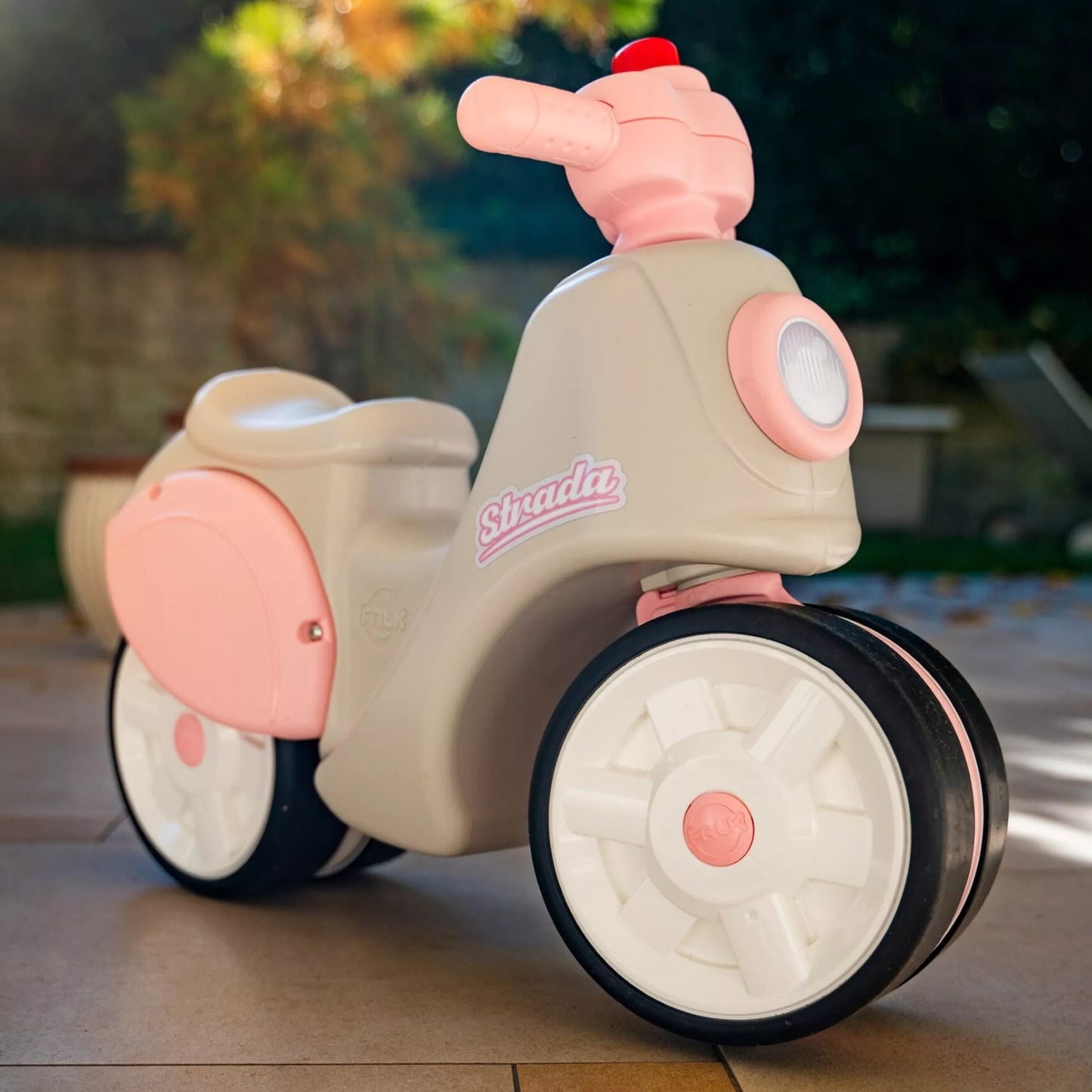 FALK paspirtukas „Strada Retro Ride-on“ mergaitėms, tylios padangos