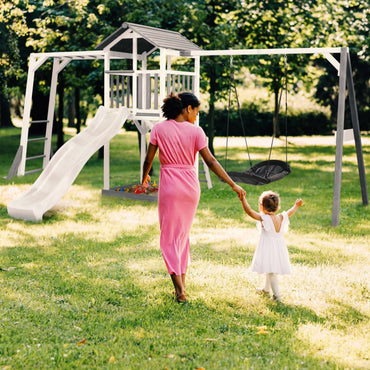 AXI Medinė Žaidimų Aikštelė