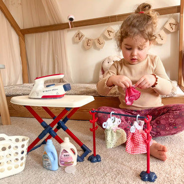 WOOPIE XXL lyginimo lentų rinkinys su lygintuvu, pakaba, skalbinių krepšiu ir drabužiais, 14 vnt.