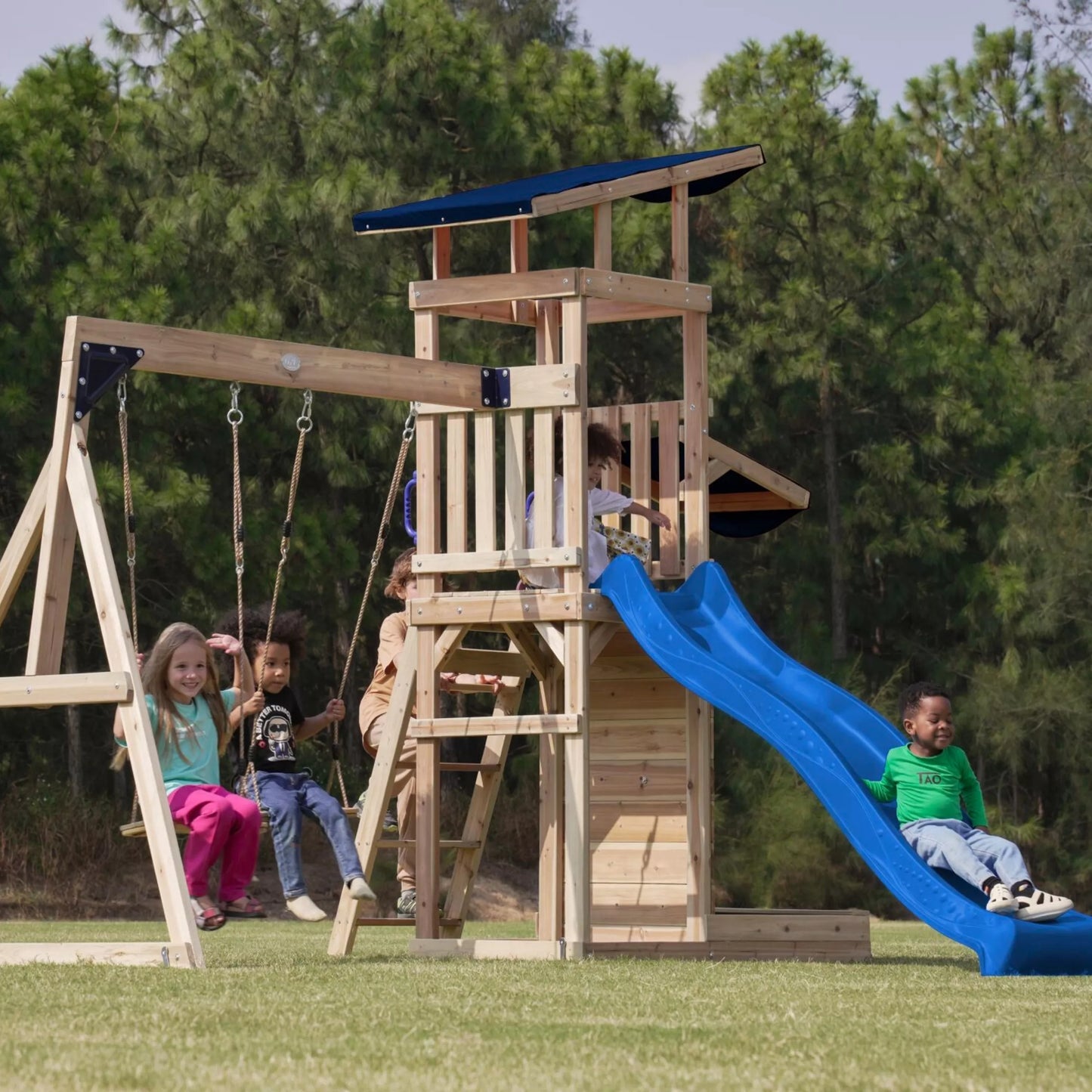 AXI medinės didelės žaidimų aikštelės sūpynės, čiuožykla ir smėlio dėžė
