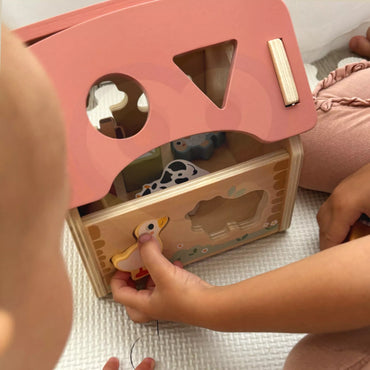 TOOKY TOY medinis ūkio formelių rūšiuoklis – gyvūnai ir figūros