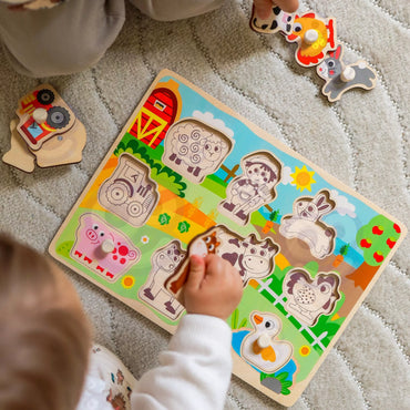 WOOPIE GREEN medinis Montessori galvosūkių ūkis su prigludusiais kaiščiais