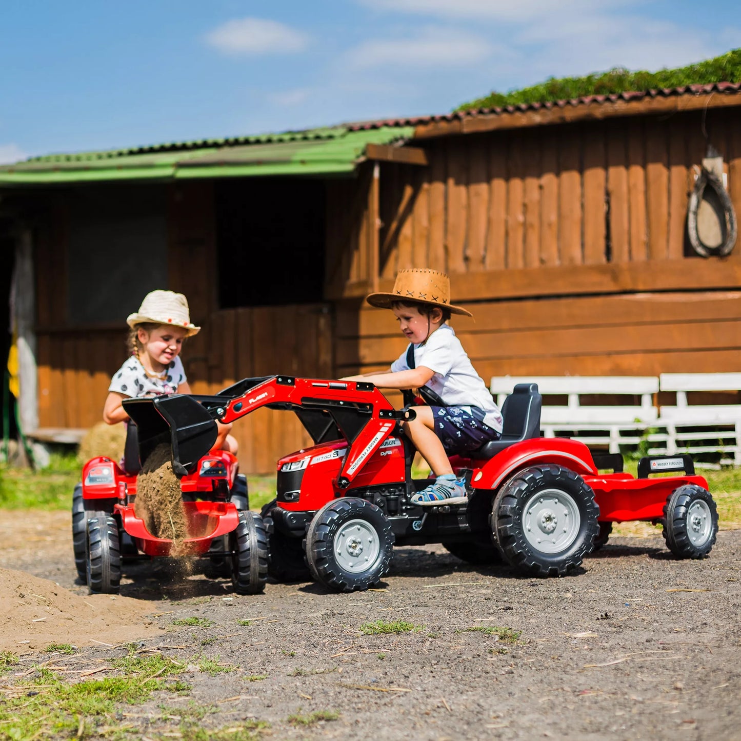 FALK Massey Ferguson raudonas pedalų traktorius su priekaba nuo 3 metų