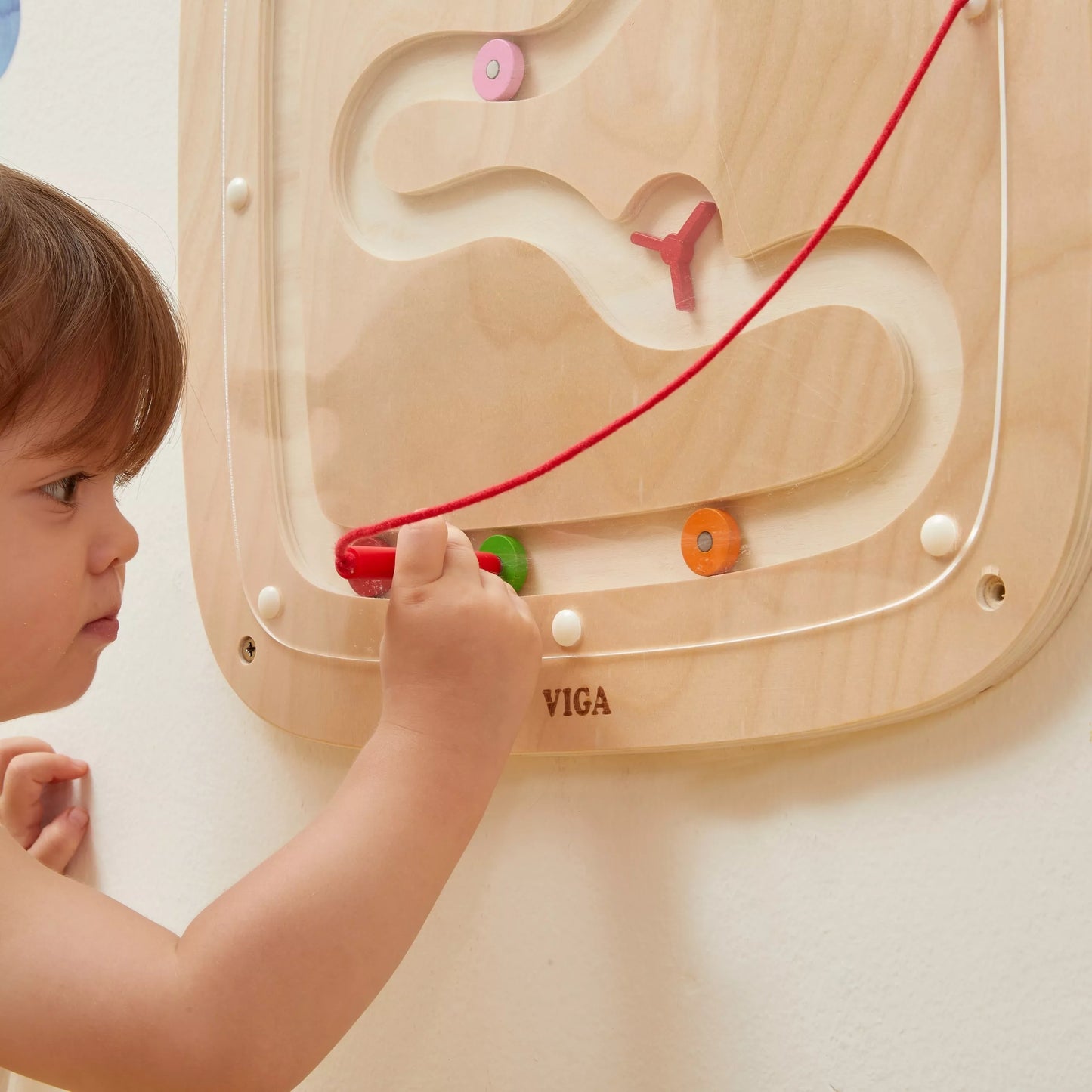 VIGA medinė sensorinė manipuliavimo lenta „Gravitacinė tėkmė“