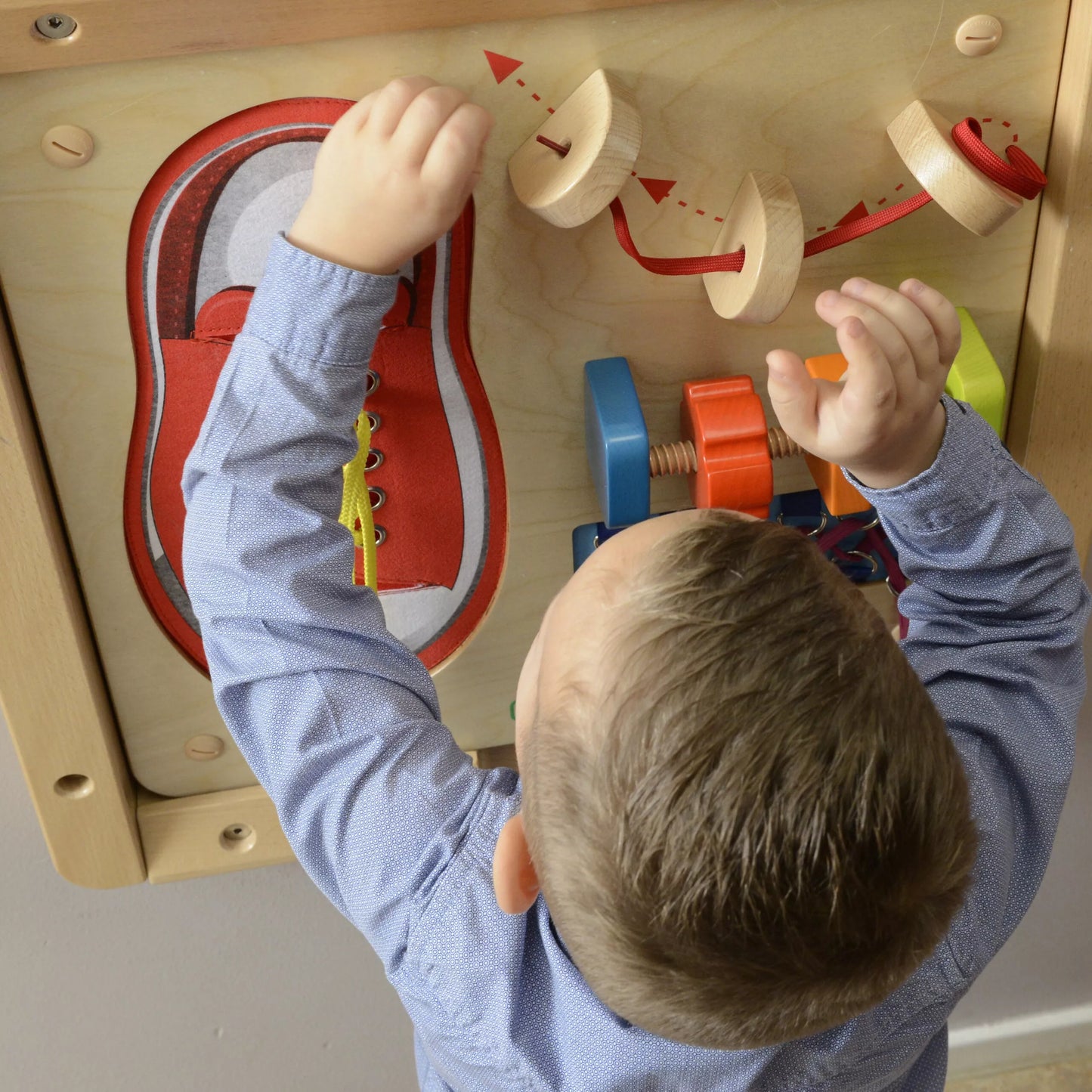 Masterkidz edukacinė veiklų lenta – rišimo, veržimo ir motorikos lavinimo stotelė