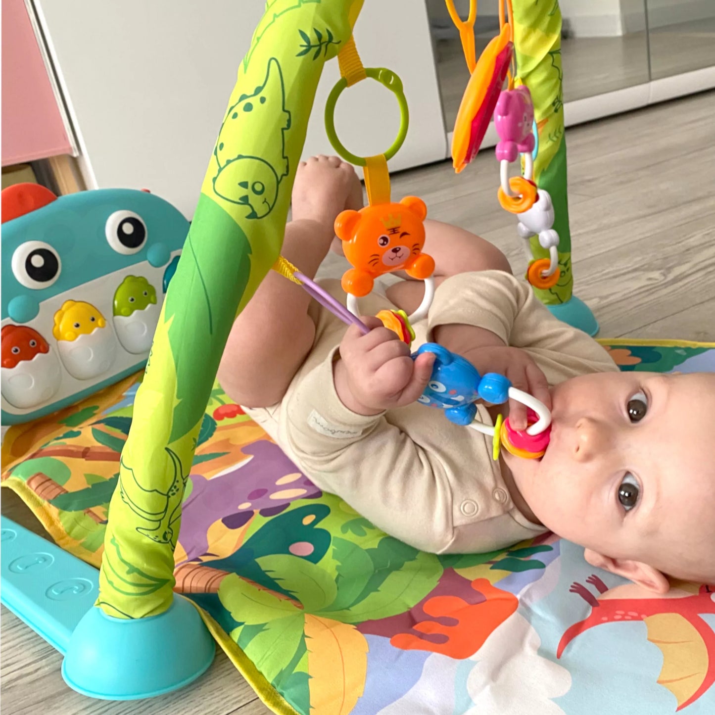 WOOPIE BABY Dino Galvos juostos kilimėlis