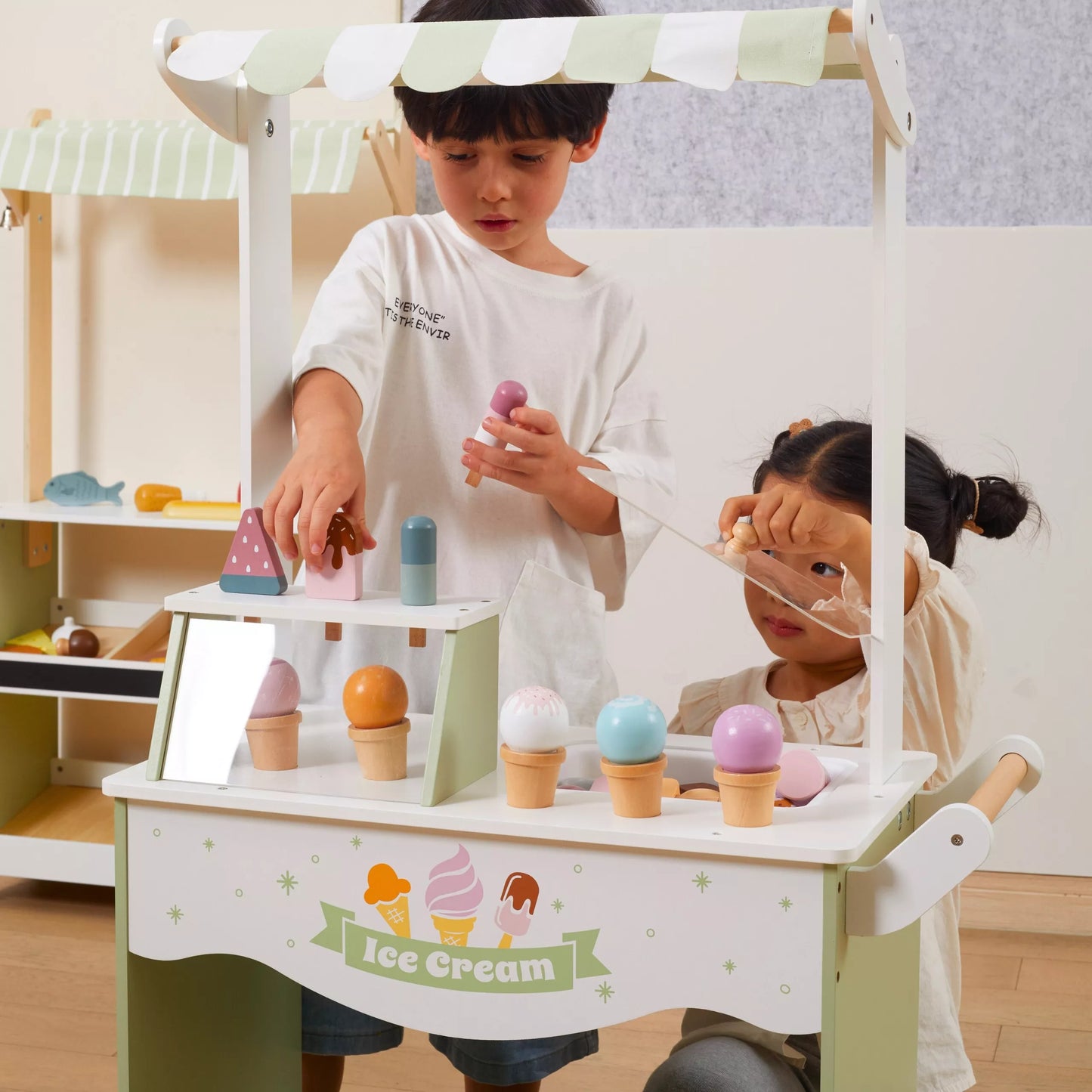 VIGA PolarB medinis ledų stendas – mobilioji ledainė