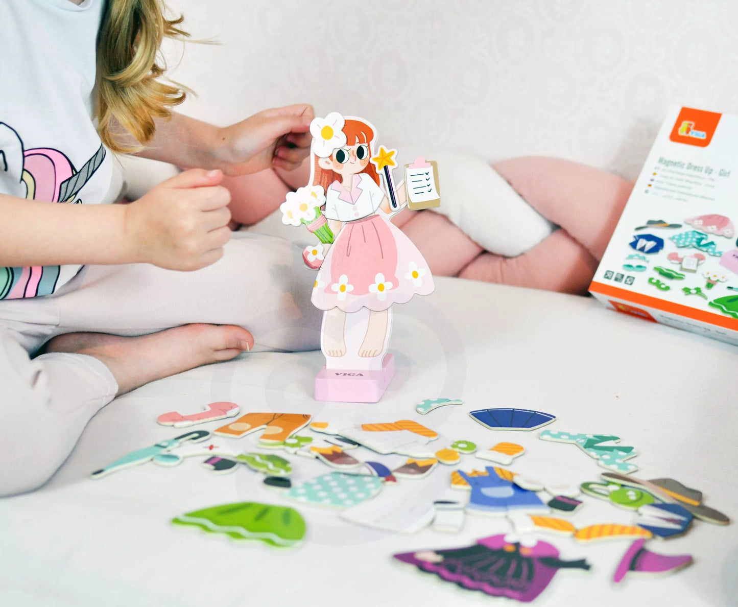 Medinė magnetinė mokomoji suknelių dėlionė