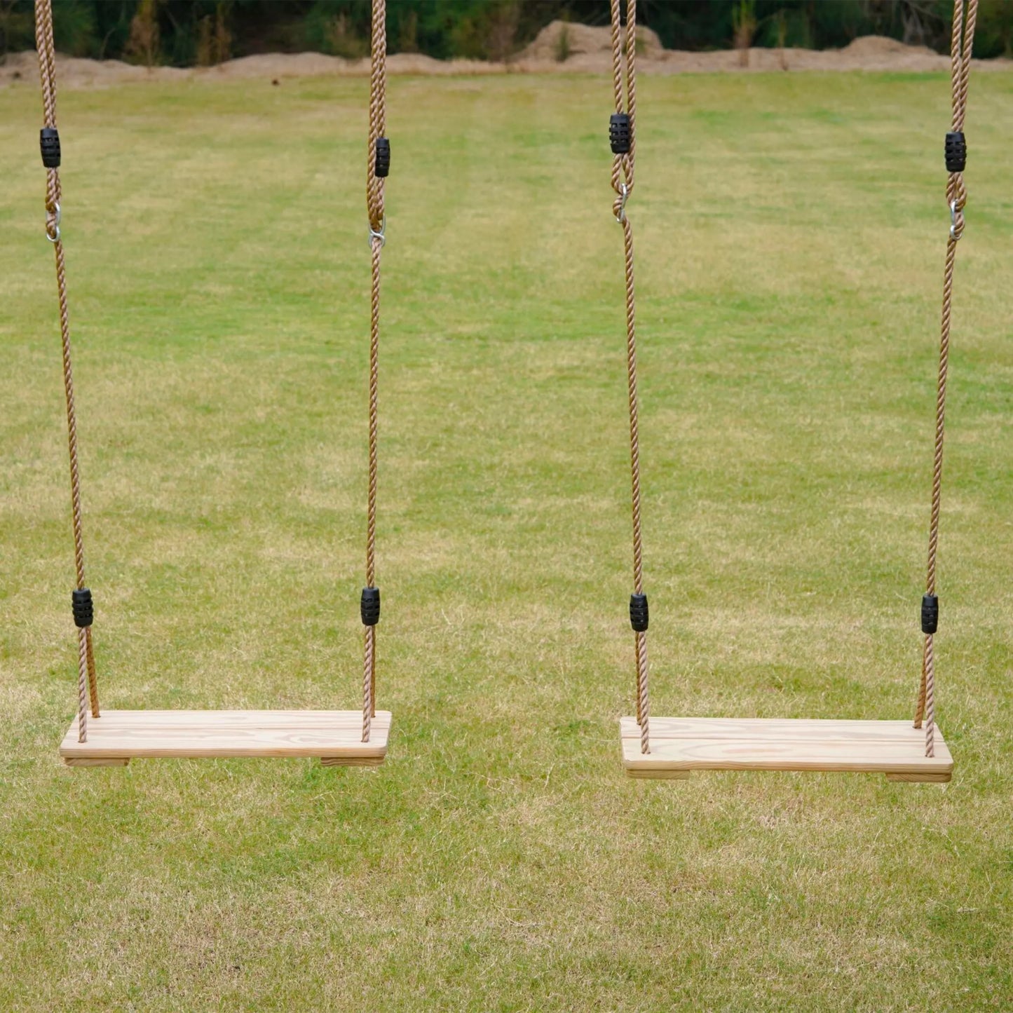 AXI didelė medinė žaidimų aikštelė su sūpynėmis, čiuožykla, bokšteliu ir smėlio dėže – balta