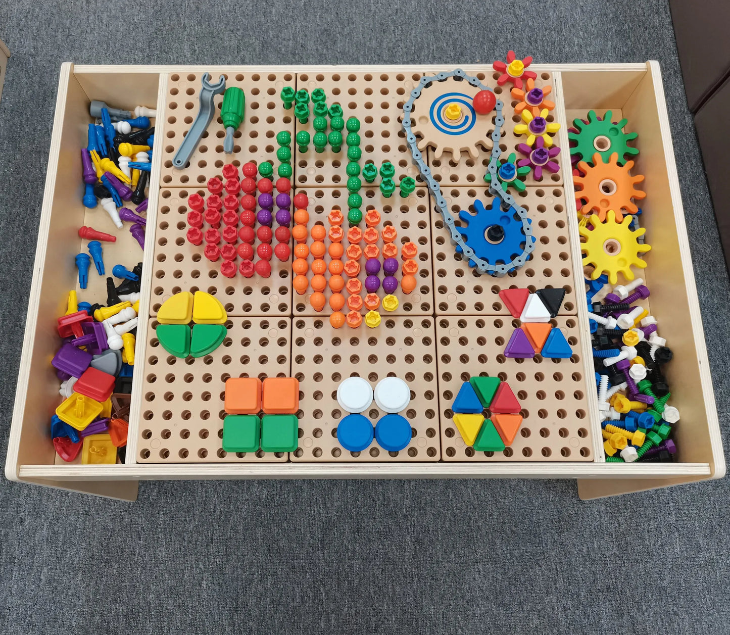MASTERKIDZ medinis edukacinis stalas + STEM sienos priedai