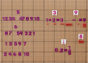 Masterkidz skaičių ir veiksmų rinkinys (82 el.) – mokymuisi ant STEM lentų