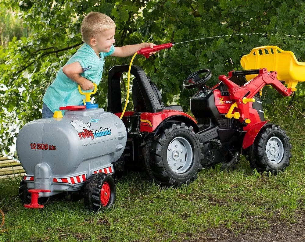 Cisterninė priekaba su purkštuvu ir pompa