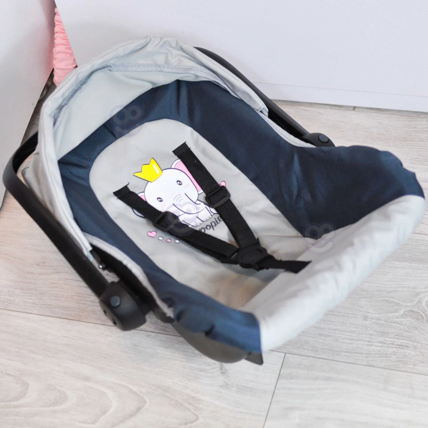 Woopie ROYAL lėlių nešioklė – su reguliuojama rankena ir saugos diržais