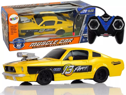 Nuotoliniu būdu valdomas sportinis automobilis 1:20 – geltonas lenktyninis modelis „Pilot 13“