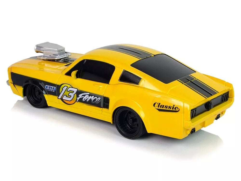 Nuotoliniu būdu valdomas sportinis automobilis 1:20 – geltonas lenktyninis modelis „Pilot 13“