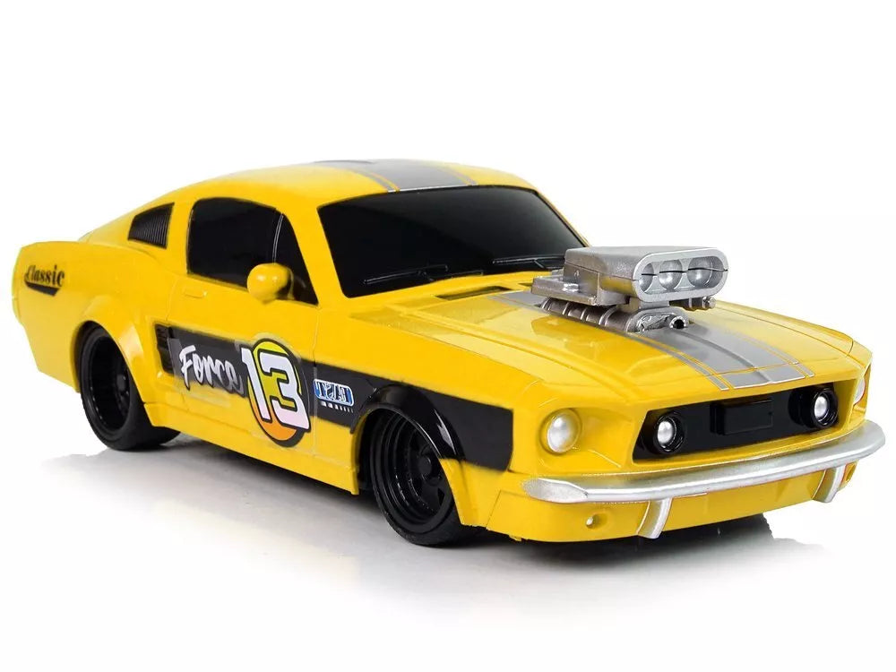 Nuotoliniu būdu valdomas sportinis automobilis 1:20 – geltonas lenktyninis modelis „Pilot 13“