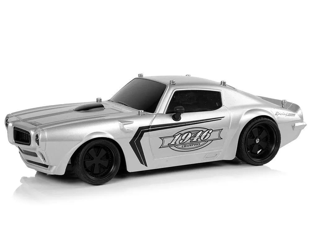 Nuotoliniu būdu valdomas sportinis automobilis 1:18 – sidabrinis lenktyninis modelis „Champion Pilot“