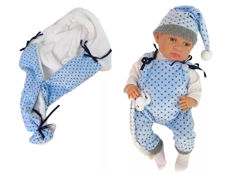 „Sweet Baby“ lėlė 46 cm su mėlynu čiulptuku ir pledu su žvaigždėmis