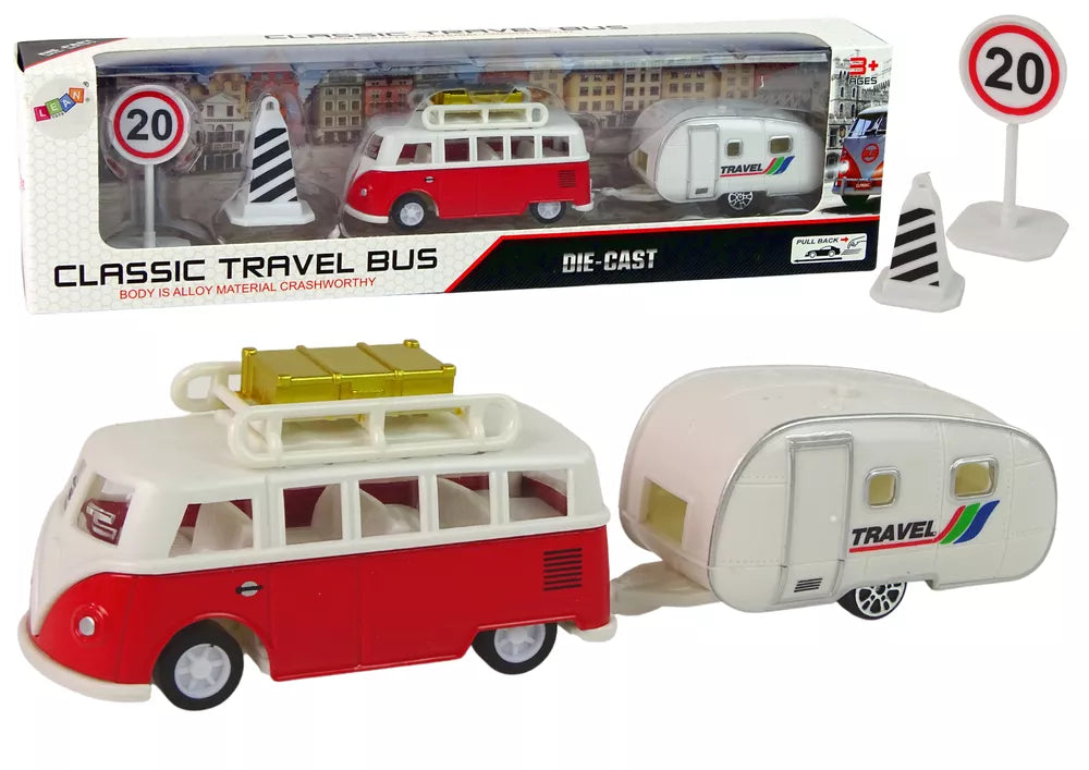 Raudonas autobusas su kemperio priekaba