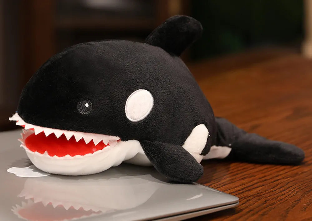 Pliušinė orka lėlė pirštinė 30 cm