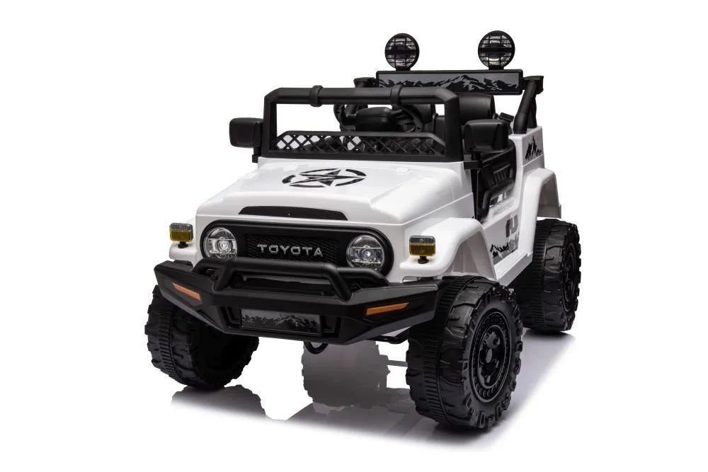 Elektrinis automobilis Toyota FJ baltas