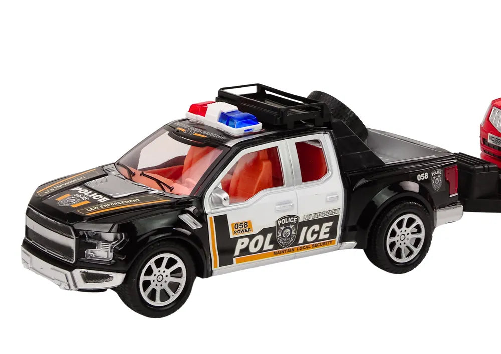 Policijos pikapas su tralu ir visureigiu