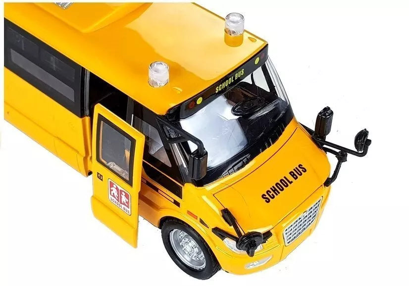 Metalinis mokyklinis autobusas su trinties pavara – „Die-Cast“ modelis su šviesomis ir garsais