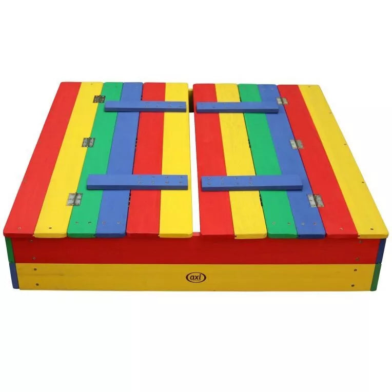 Spalvinga medinė smėlio dėžė su suolais