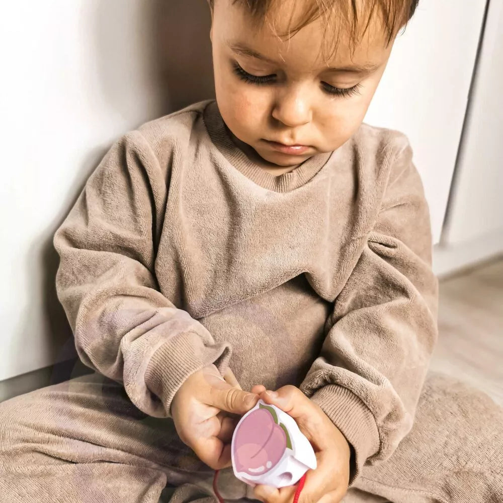 CLASSIC WORLD Mediniai siūlų vėrimo kaladėlės Vaisiai 13 vnt.