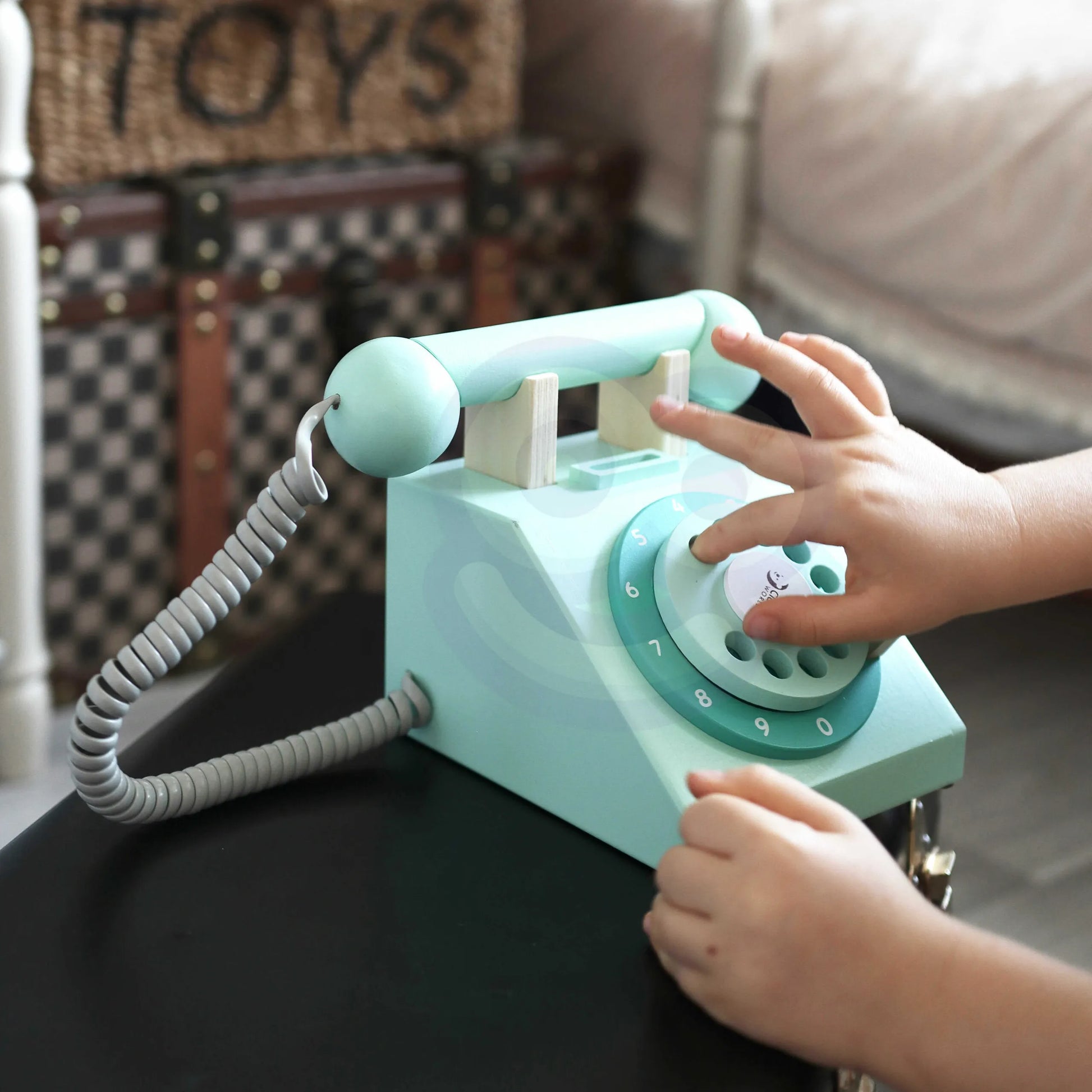 CLASSIC WORLD klasikinis medinis telefonų rinkinys vaikams