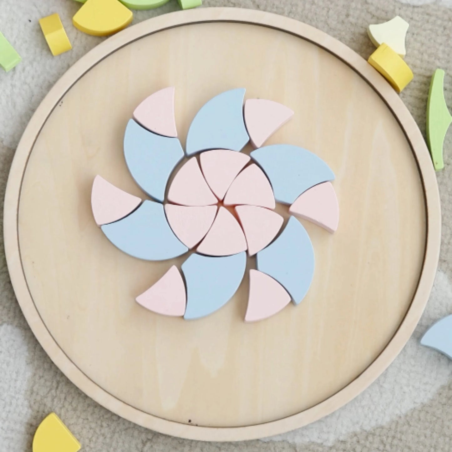 CLASSIC WORLD pastelinių spalvų Montessori mandala – gėlių mozaikos dėlionė vaikams