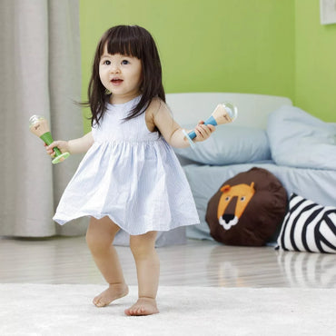 CLASSIC WORLD 2-in-1 medinis barškutis–maraka „Vaivorykštė“, 1 vnt.