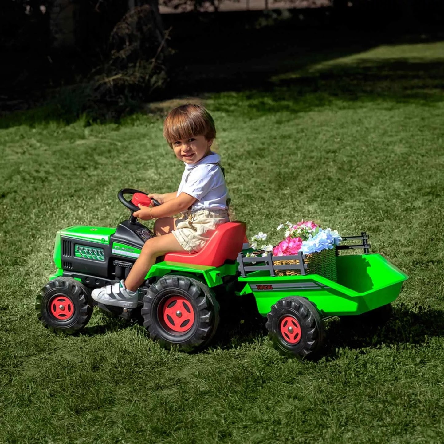 INJUSA Basic 6V akumuliatorinis traktorius + priekaba