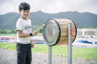 Classic World EDU mediniai lauko būgnai 2 vnt. su lazdelėmis