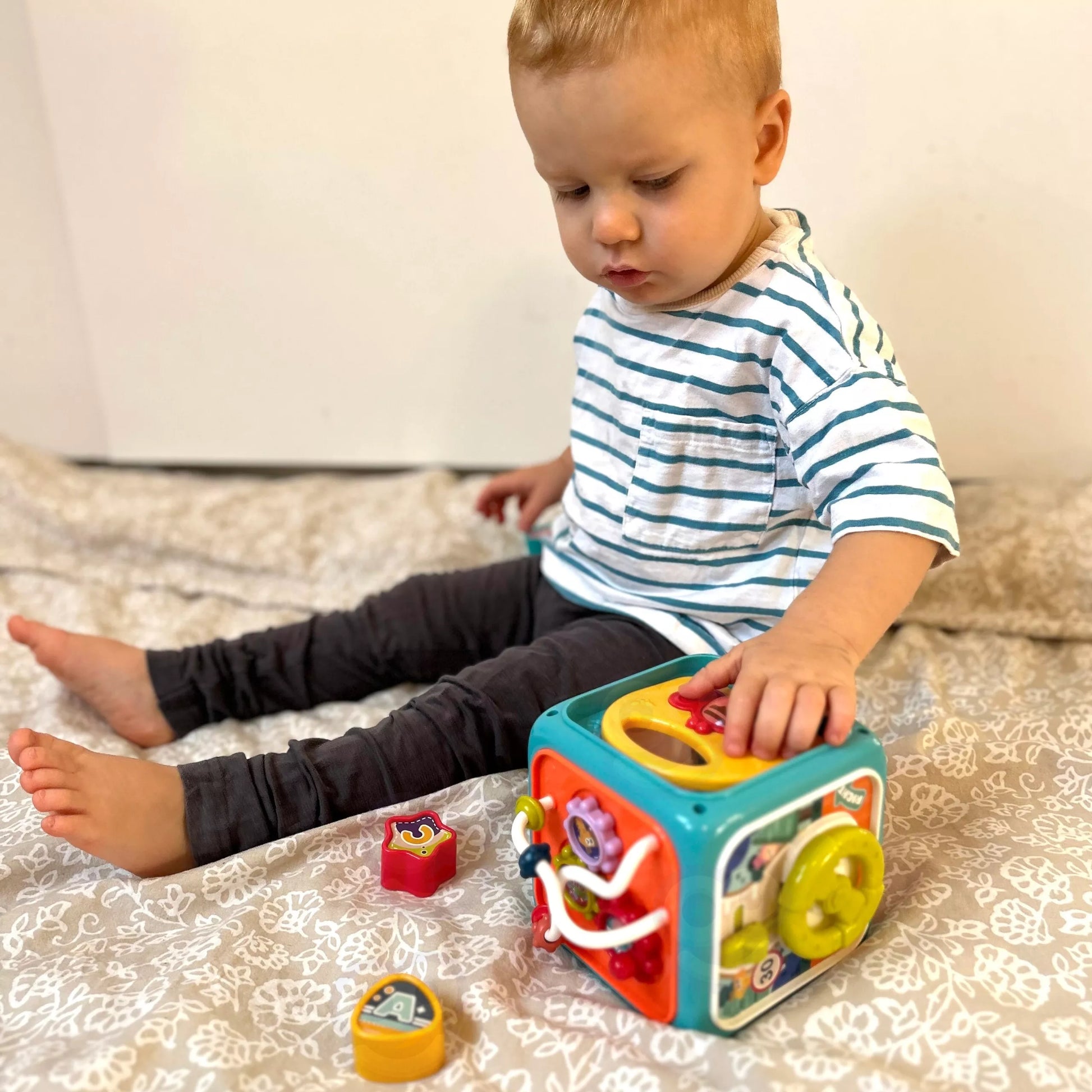 Woopie 6in1 sensorinis edukacinis kubas su pianinu, formelėmis ir labirintais