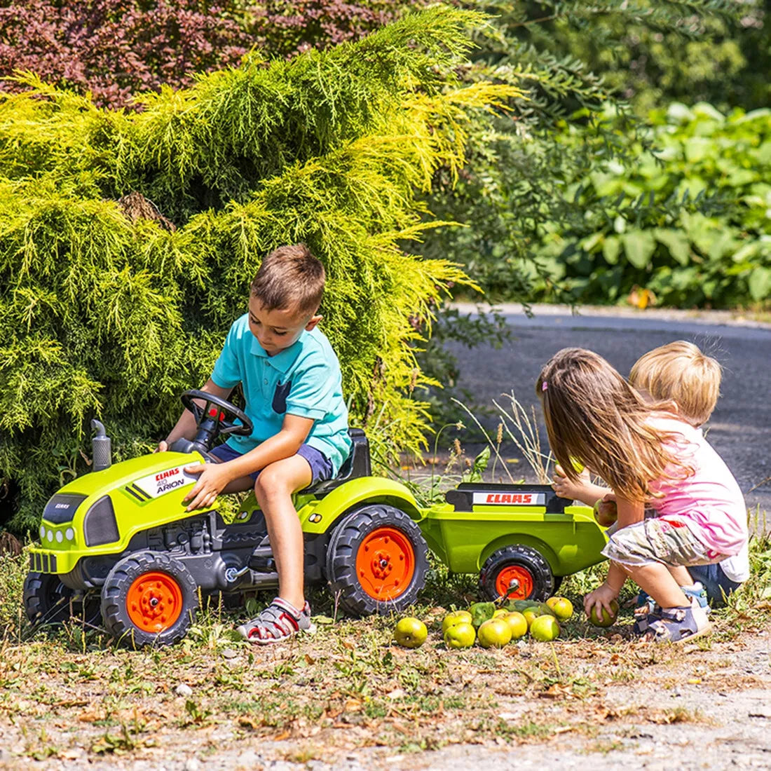 Falk Claas Arion 410 pedalinis traktorius iš 75% perdirbto plastiko su priekaba