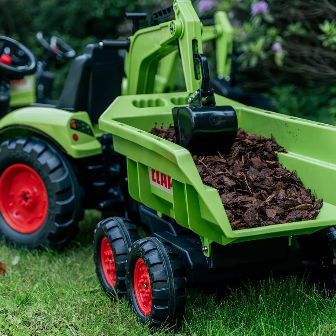Falk Claas Axos 330 pedalinis traktorius su krautuvu, ekskavatoriumi ir maxi priekaba