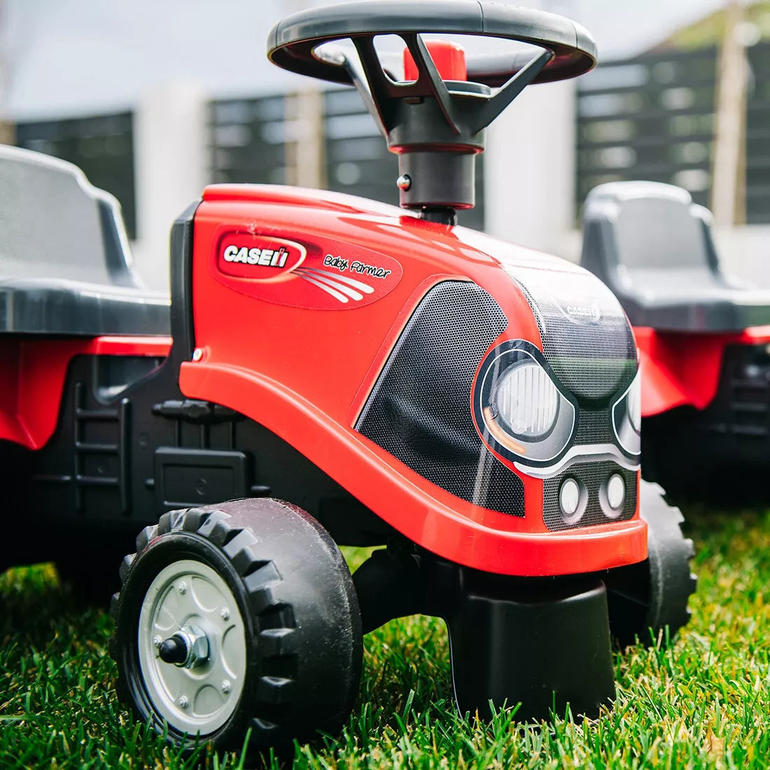 Falk Baby Case IH traktoriukas–stumdukas su priekaba, įrankiais ir lipdukais