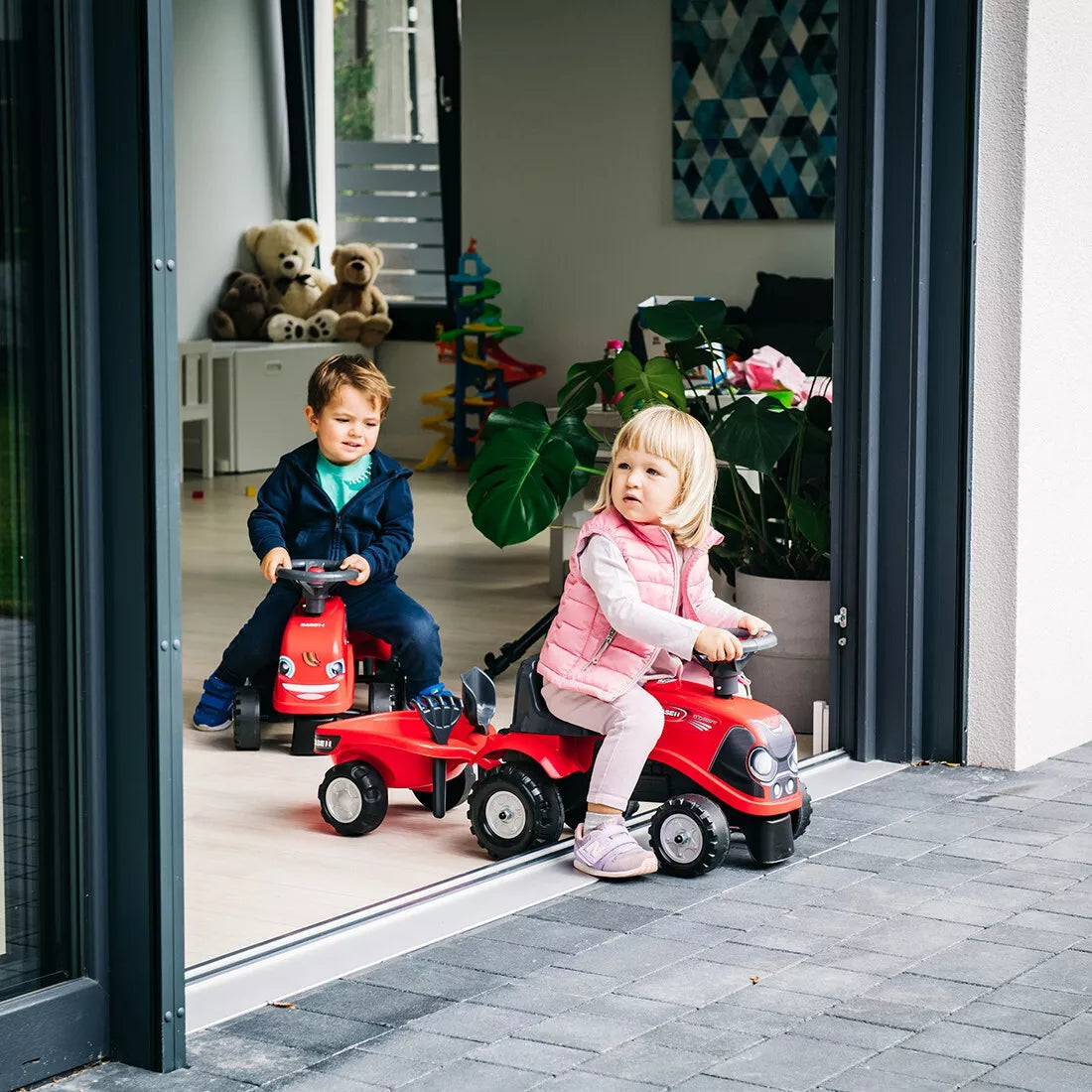Falk Baby Case IH traktoriukas–stumdukas su priekaba, įrankiais ir lipdukais