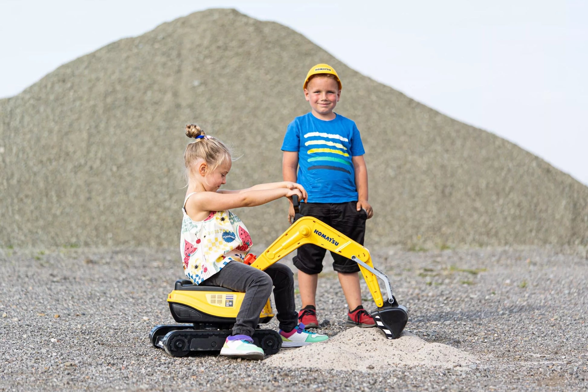 Falk Komatsu ekskavatorius–stumdukas su 360° kabina ir apsauginiu šalmu