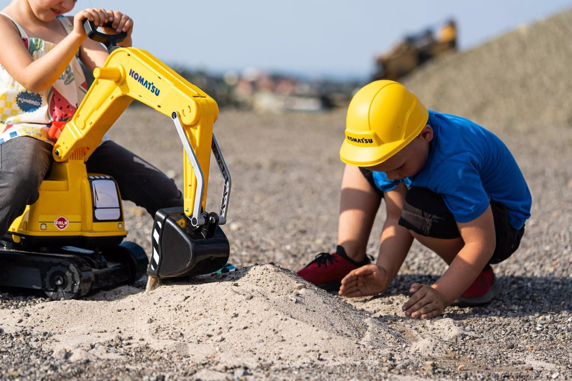 Falk Komatsu ekskavatorius–stumdukas su 360° kabina ir apsauginiu šalmu