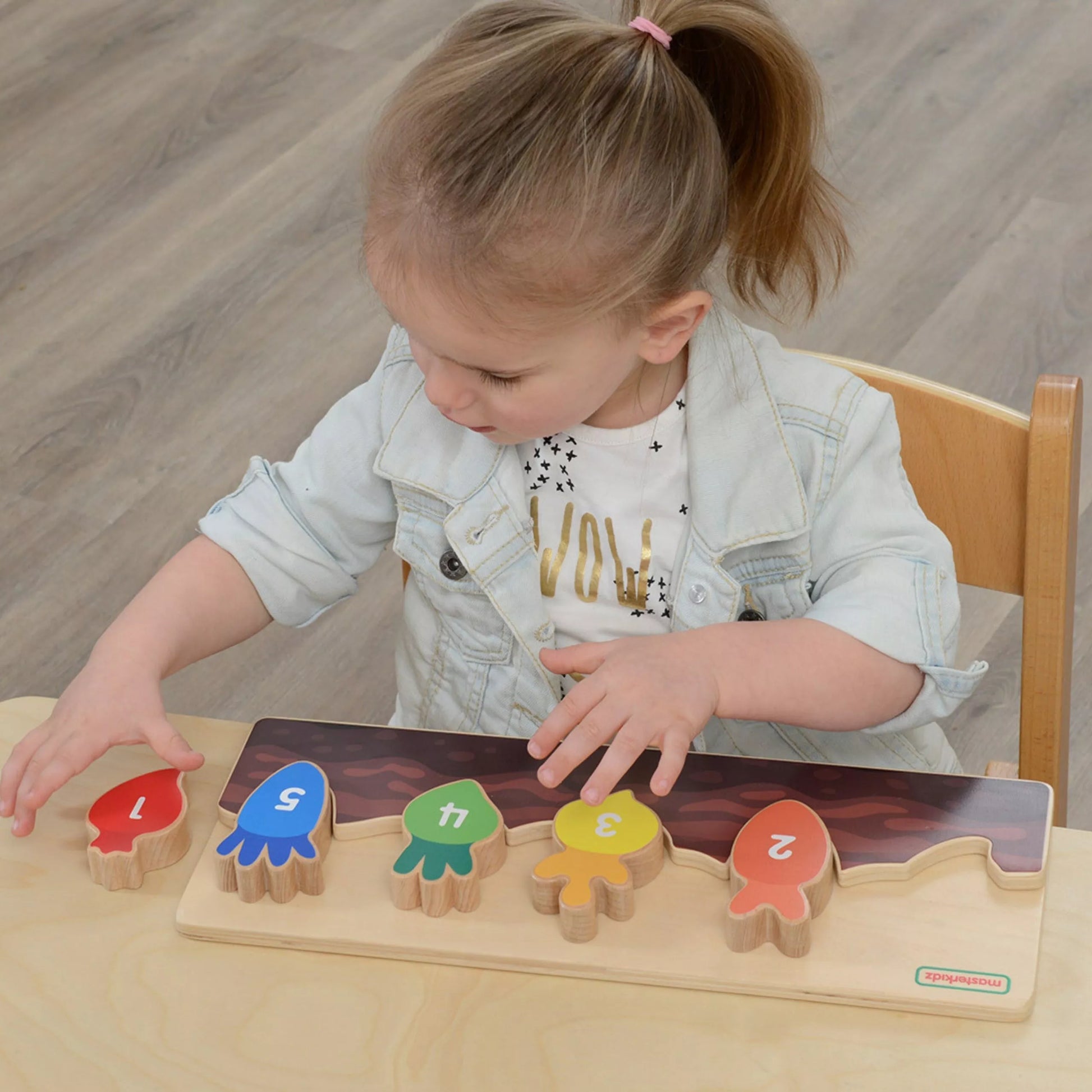 MASTERKIDZ Medinė edukacinė lysvė – skaičiai, spalvos ir daržovės