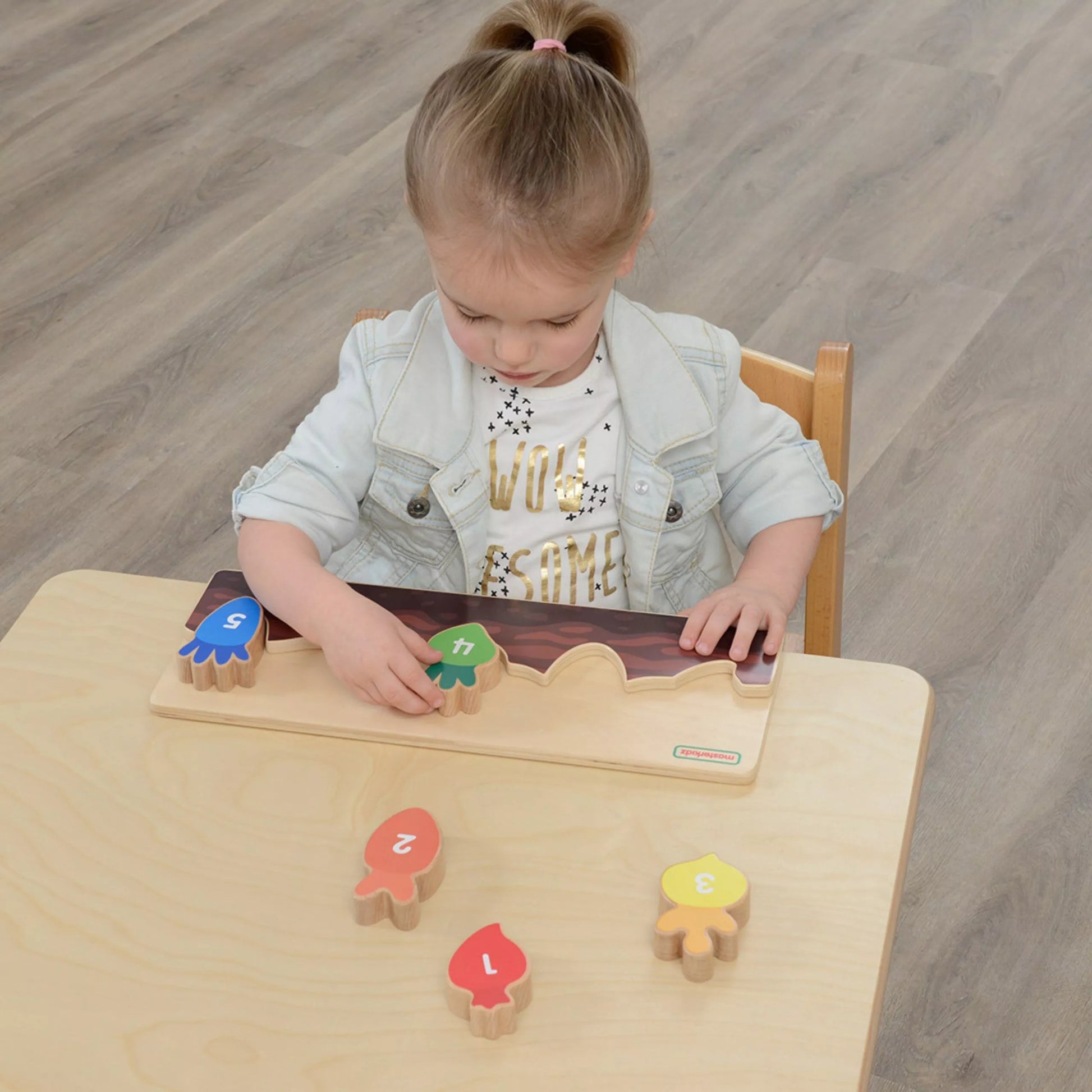 MASTERKIDZ Medinė edukacinė lysvė – skaičiai, spalvos ir daržovės