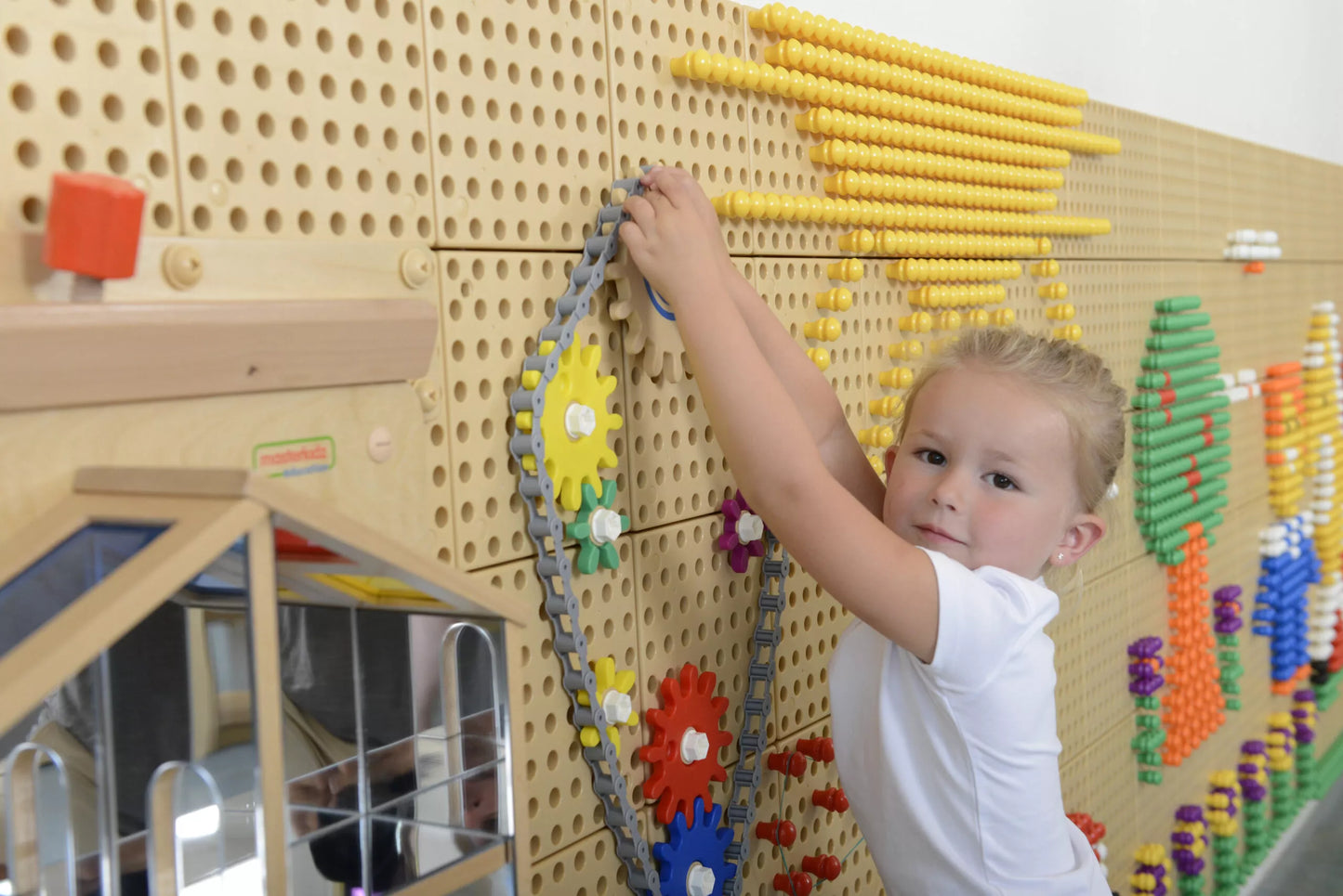 MASTERKIDZ Krumpliaračių ir grandinės sieninė lenta 79 vnt. – kurkite savo mechanizmą