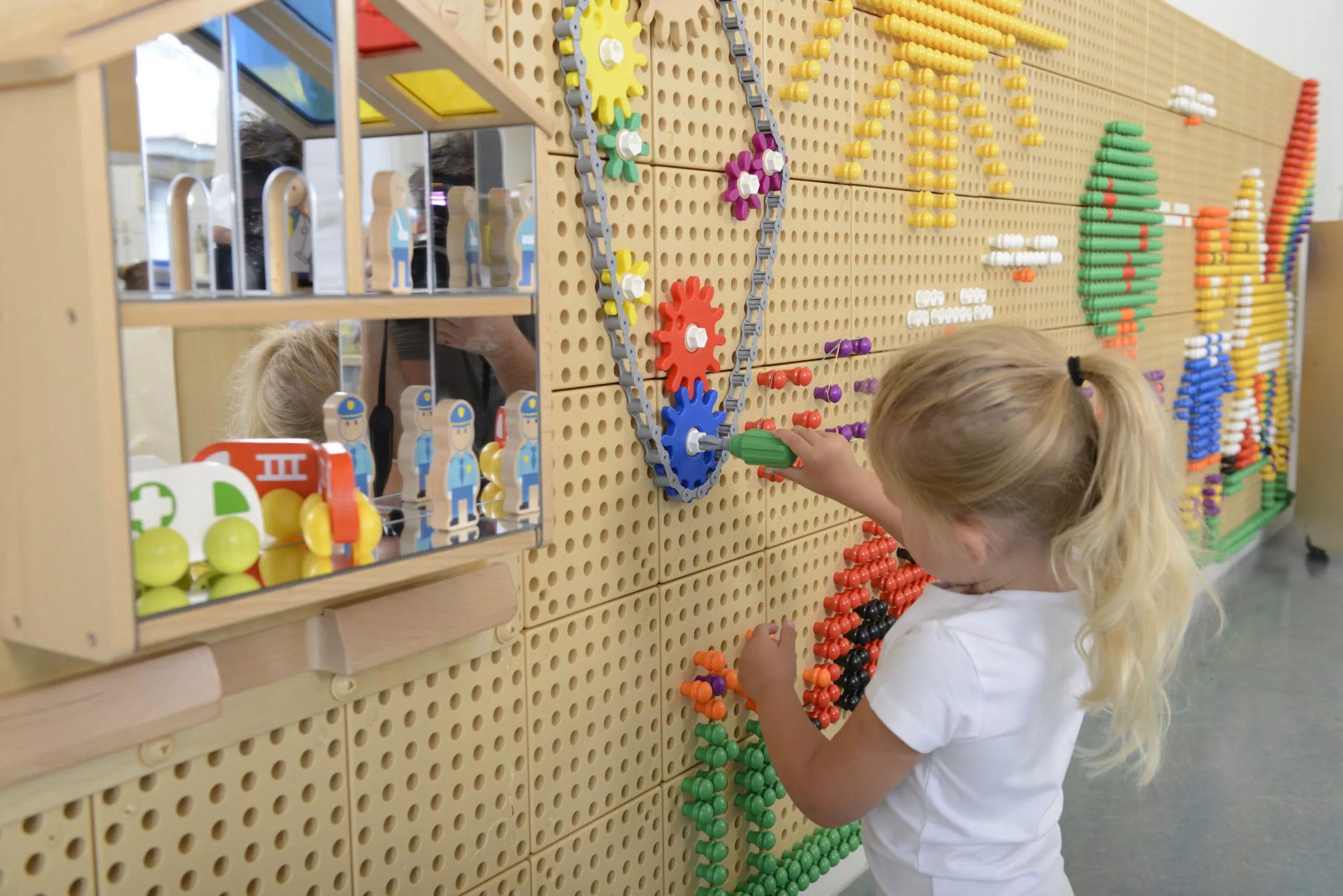 MASTERKIDZ Krumpliaračių ir grandinės sieninė lenta 79 vnt. – kurkite savo mechanizmą